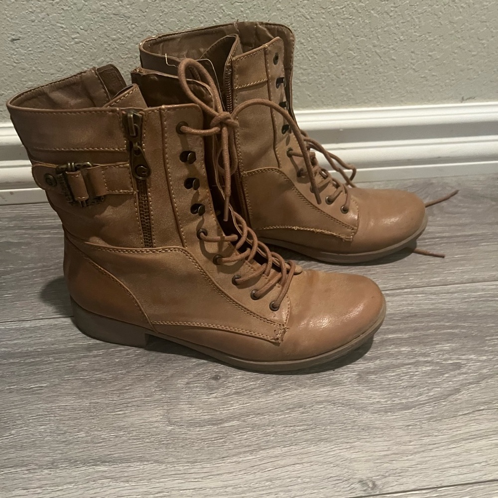Guess boots